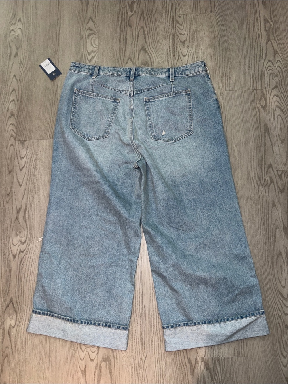 Universal Thread Blue Cropped Distressed Jeans - Picture 8 of 8